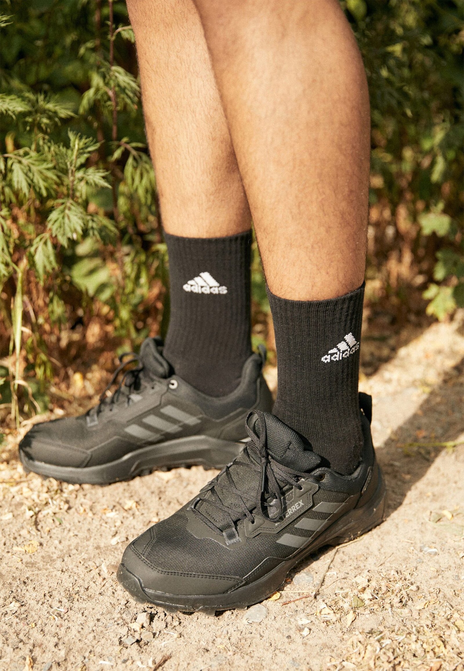 Chaussures de marche - core black/carbon/grey four – Image 2