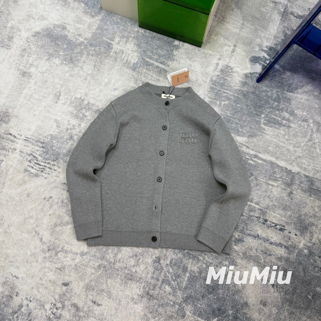Cardigan Miu Miu Femme – Laine Grise Boutonnée – Image 2