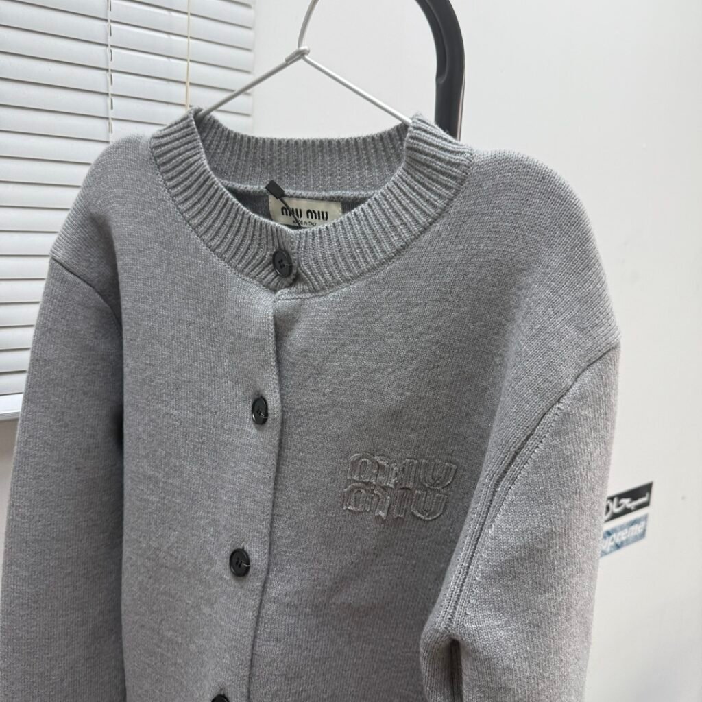 Cardigan Miu Miu Femme – Laine Grise Boutonnée