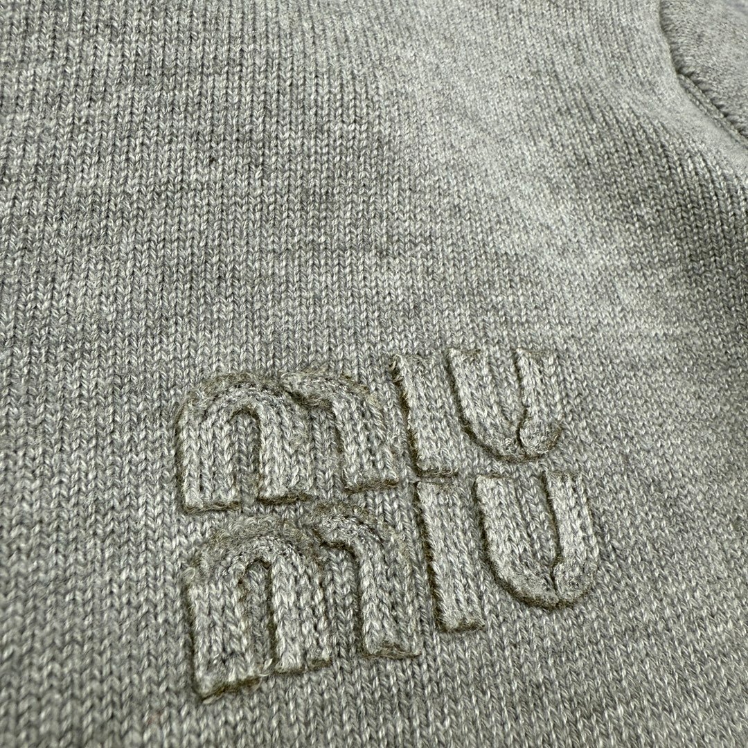 Cardigan Miu Miu Femme – Laine Grise Boutonnée – Image 7