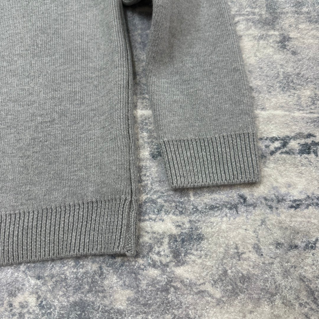 Cardigan Miu Miu Femme – Laine Grise Boutonnée – Image 12