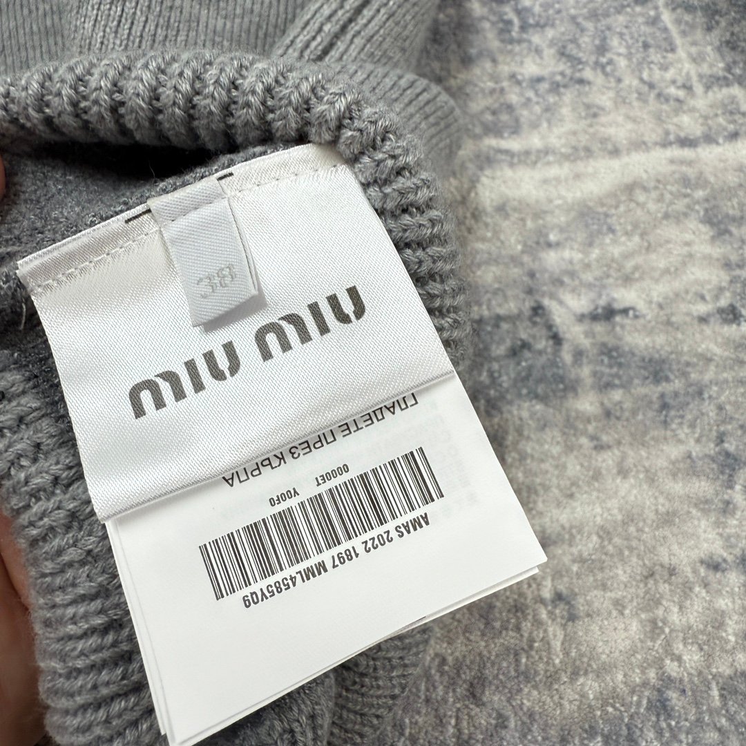 Cardigan Miu Miu Femme – Laine Grise Boutonnée – Image 13