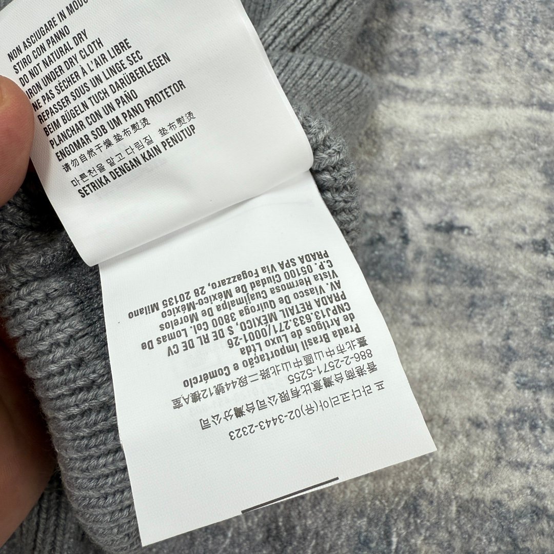 Cardigan Miu Miu Femme – Laine Grise Boutonnée – Image 14