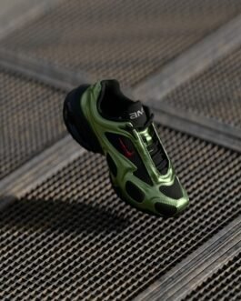 AIR MAX MUSE - Baskets basses - black/university red/oil green/silver-coloured