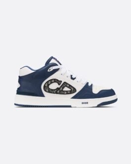 CHRISTIAN DIOR || Sneaker mi-montante en cuir de veau lisse bleu marine et blanc; jacquard Dior Oblique