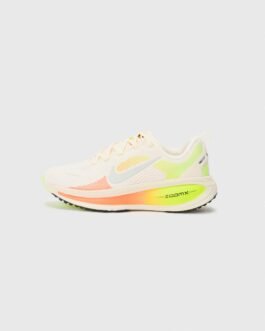 VOMERO 18 - Chaussures de running sur route - phantom/silver-coloured/wild mango/volt