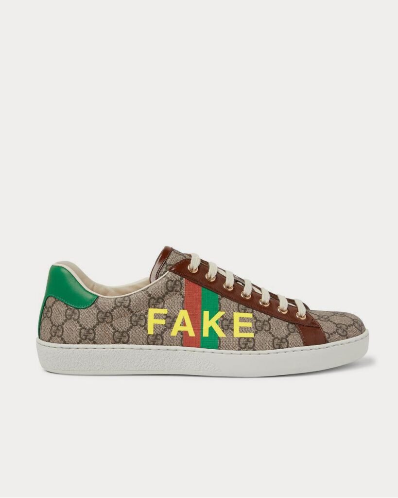 Baskets basses Gucci Ace marron en toile enduite monogrammée avec finitions en cuir imprimé