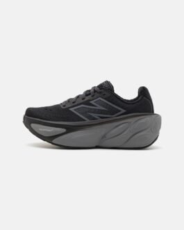 FRESH FOAM X MORE V5 - Chaussures de running sur route - black -