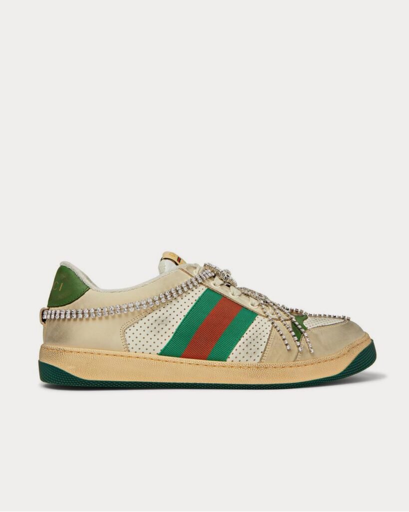 Baskets basses blanches Gucci Virtus en cuir vieilli orné de cristaux et de sangles