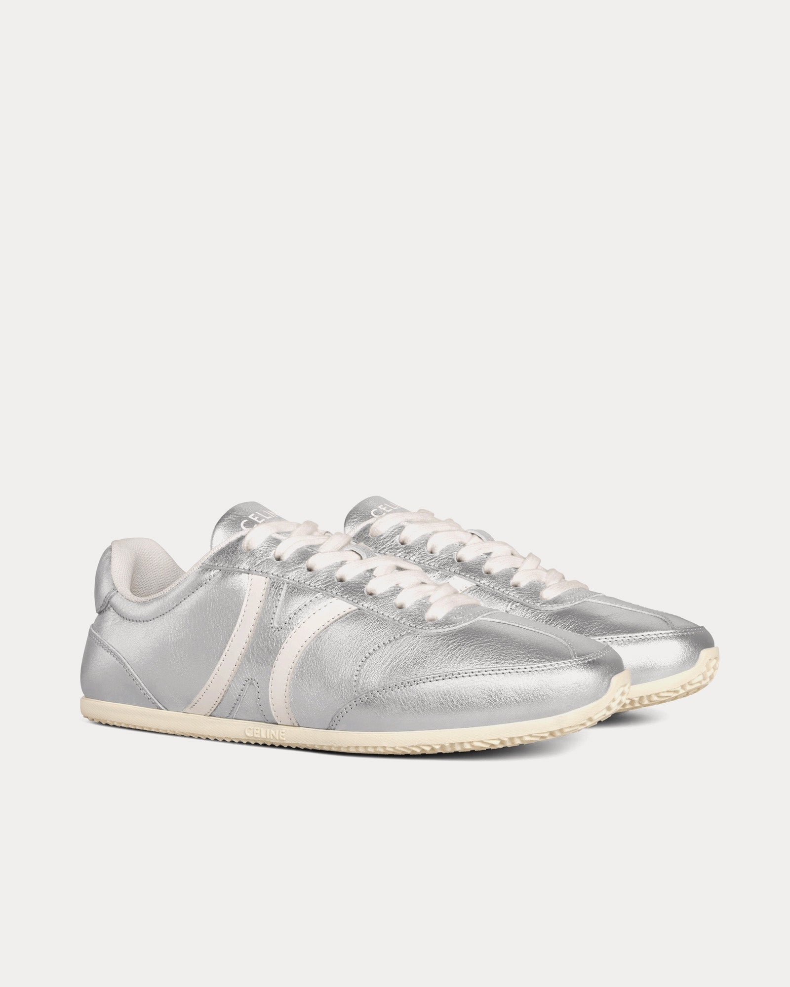 Baskets basses Celine Jogger avec signature Triomphe en cuir de veau laminé argent/blanc optique – Image 2