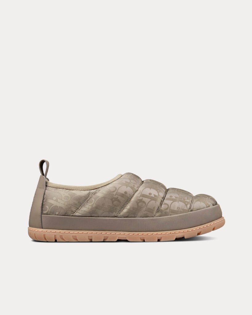 Chaussons Dior Snow matelassés en tissu technique Dior Oblique Mirage beiges