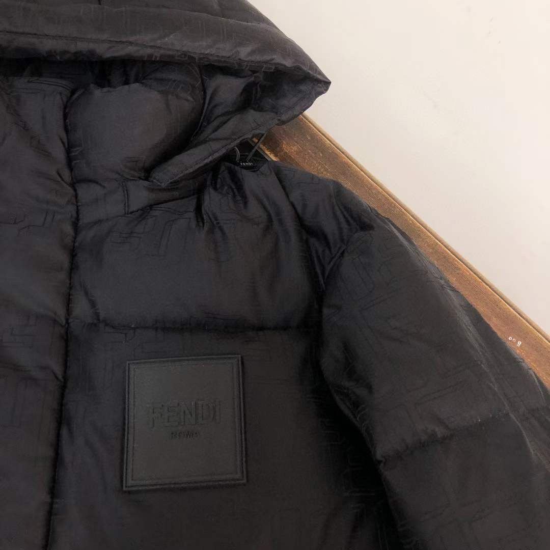 Doudoune à capuche avec logo FENDI NOIR