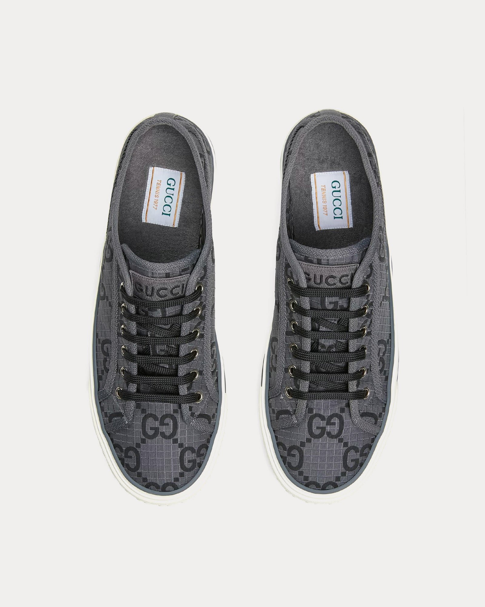 Baskets basses Gucci Tennis 1977 GG en polyester recyclé gris foncé/noir – Image 2