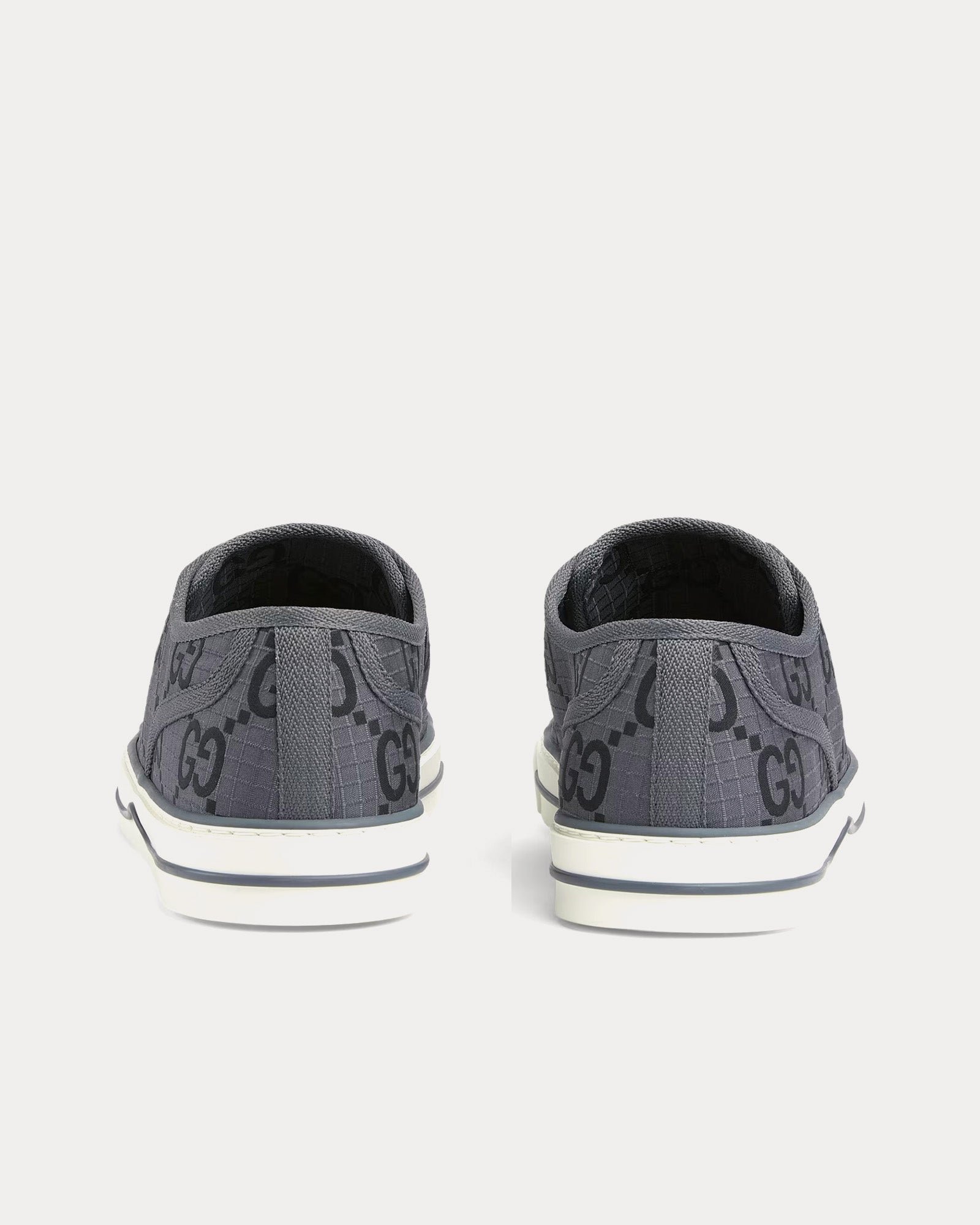 Baskets basses Gucci Tennis 1977 GG en polyester recyclé gris foncé/noir – Image 3