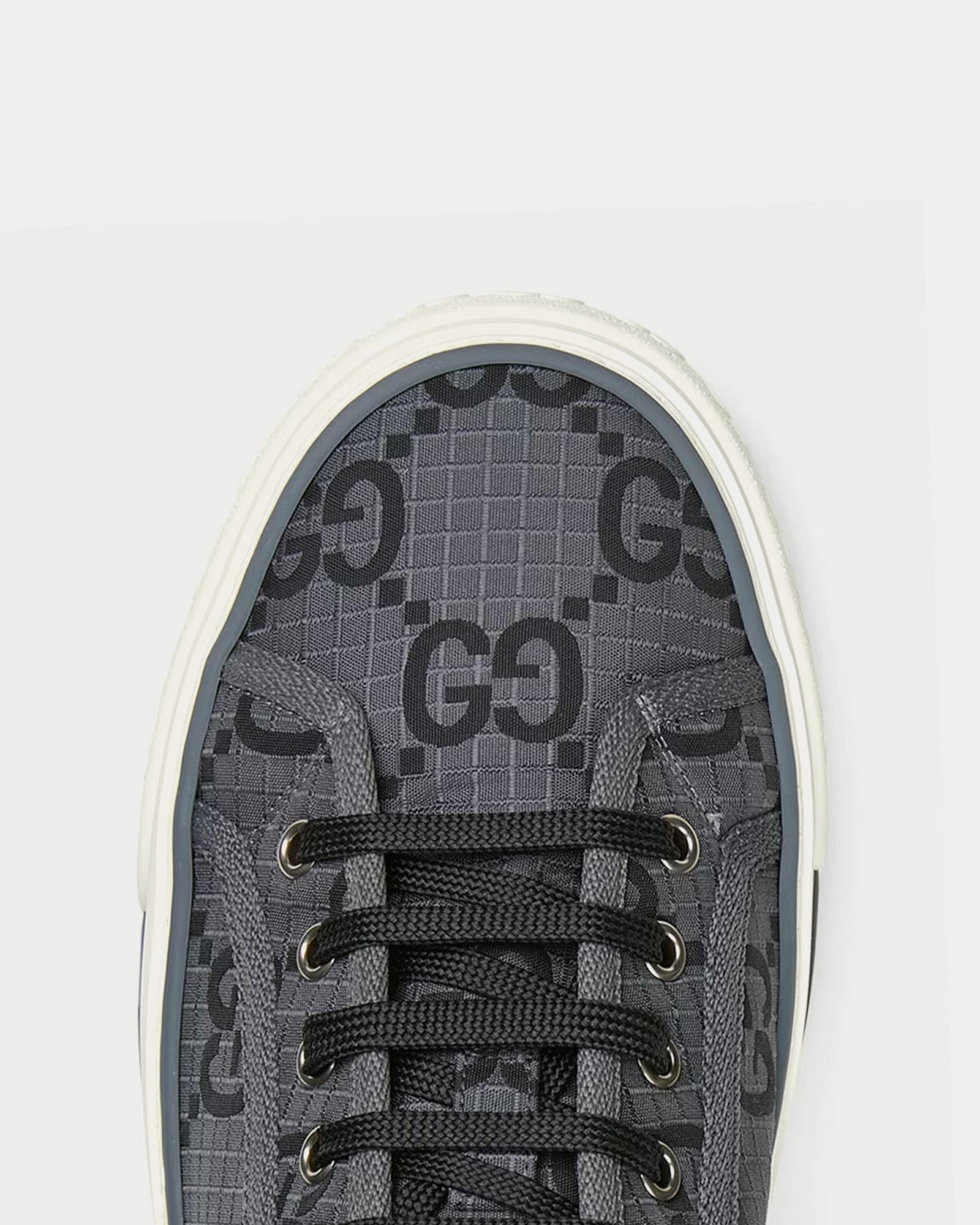 Baskets basses Gucci Tennis 1977 GG en polyester recyclé gris foncé/noir – Image 4