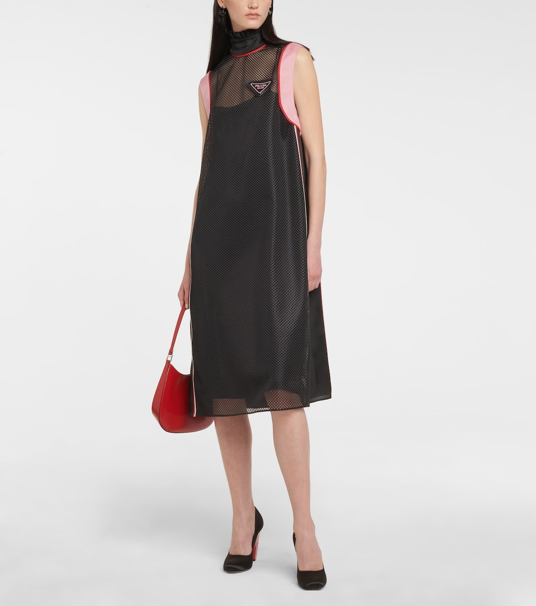 Escarpins Prada en satin noir avec talon éclair rouge vif – Élégance italienne audacieuse – Image 2