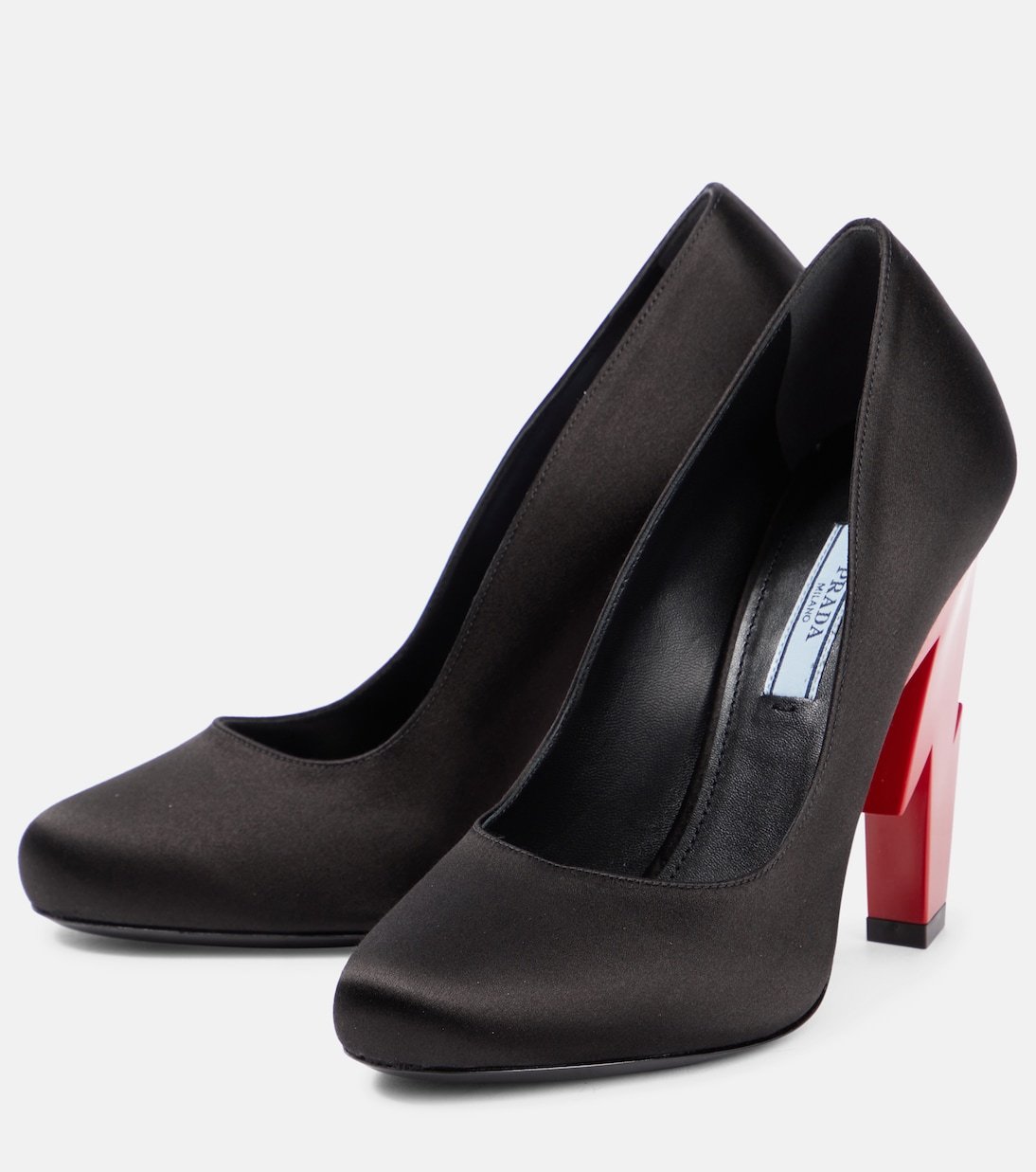 Escarpins Prada en satin noir avec talon éclair rouge vif – Élégance italienne audacieuse – Image 5