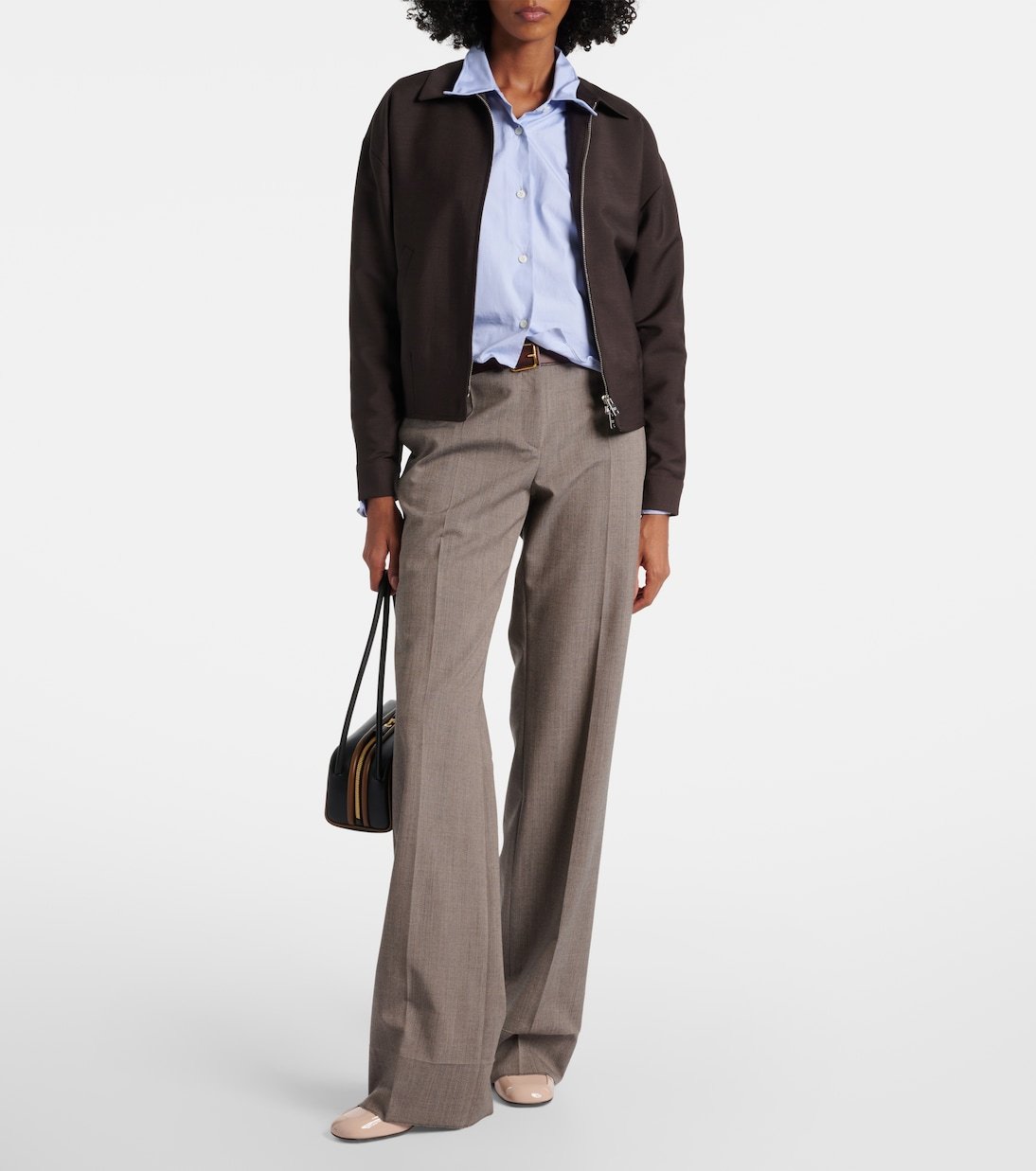 Escarpins Prada en cuir verni beige Cipria avec logo triangulaire – Image 3