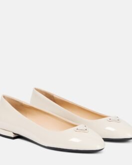 Ballerines en cuir verni à logo