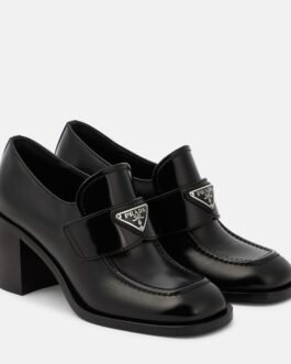Escarpins Prada Chocolate Flow en cuir noir avec talons blocs et logo subtil