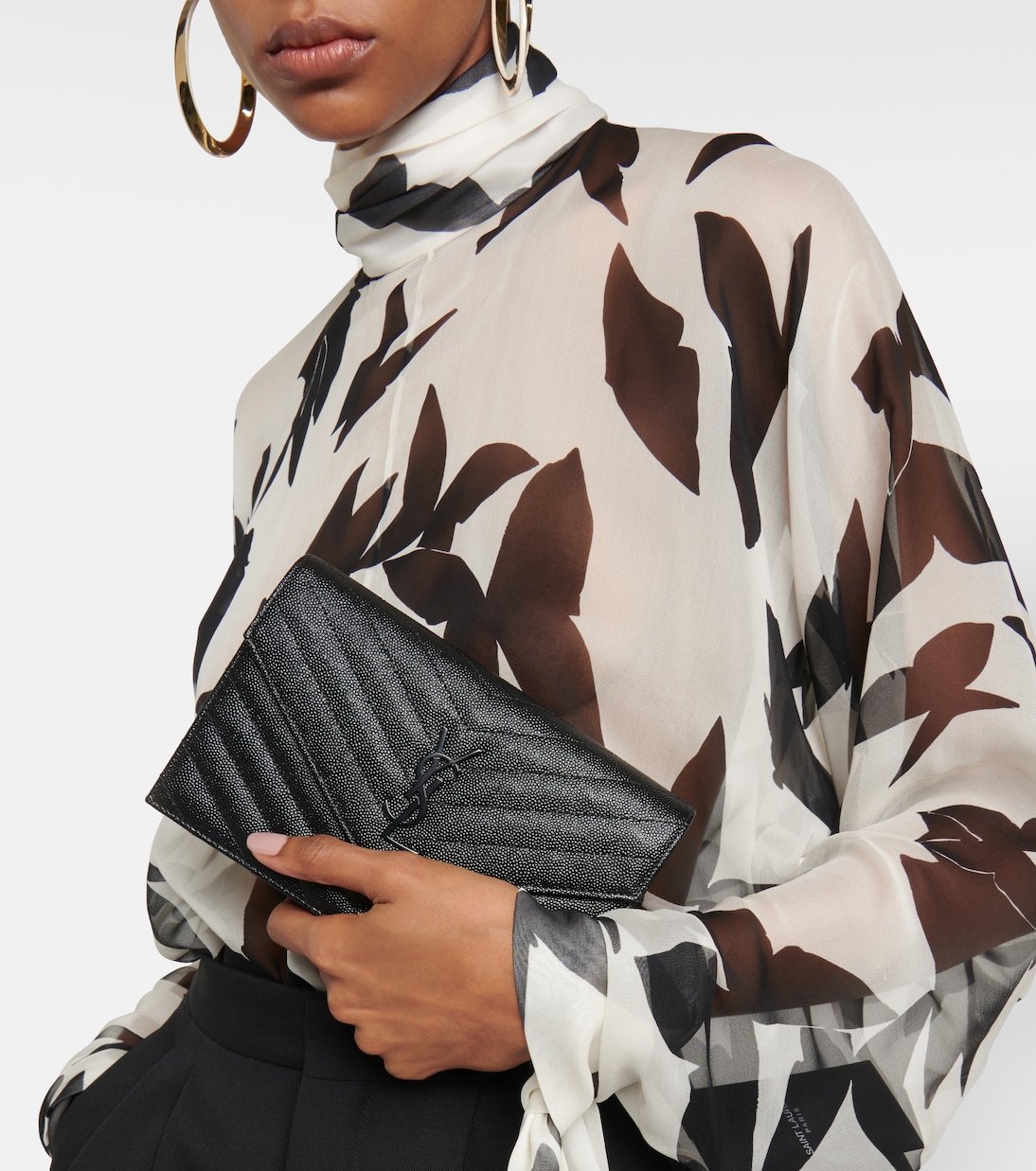 Portefeuille à chaîne Cassandre en cuir matelassé – Image 2