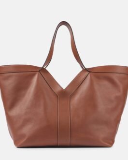 Sac à main en cuir daim marron avec bandoulière et poche zippée