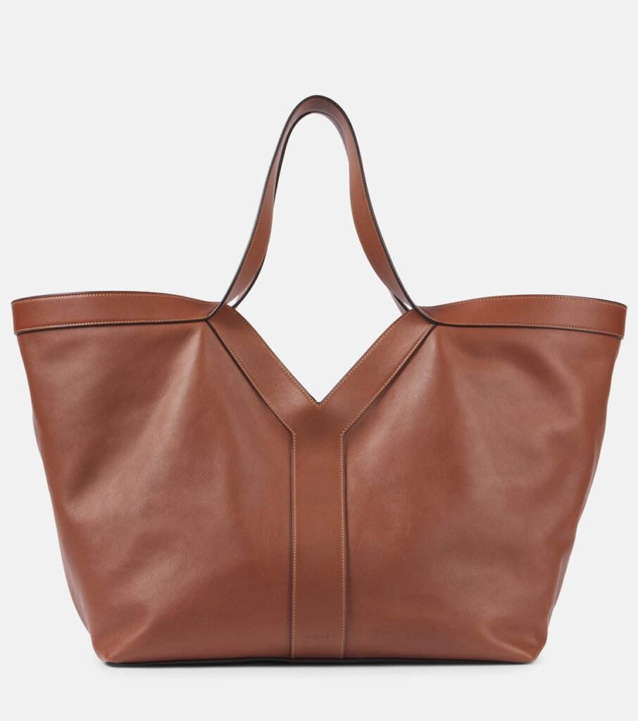 Sac à main en cuir daim marron avec bandoulière et poche zippée