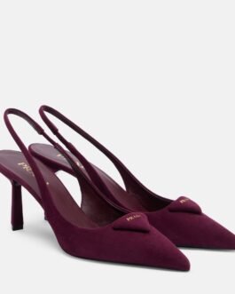 Escarpins en daim bordeaux Prada avec logo triangulaire et talons 7,5 cm