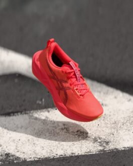 NOVABLAST 5 - Chaussures de running sur route - flash red/edo purple