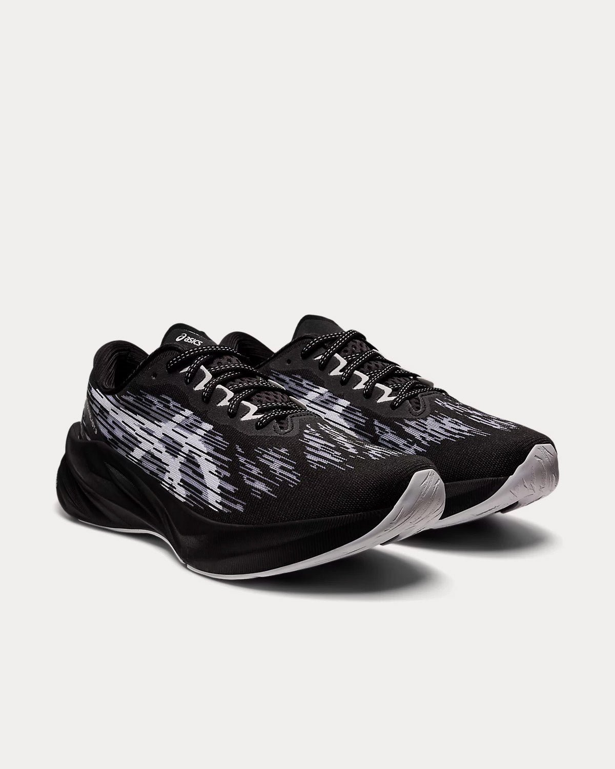 NOVABLAST 3 Black / White Running Shoes – Image 3