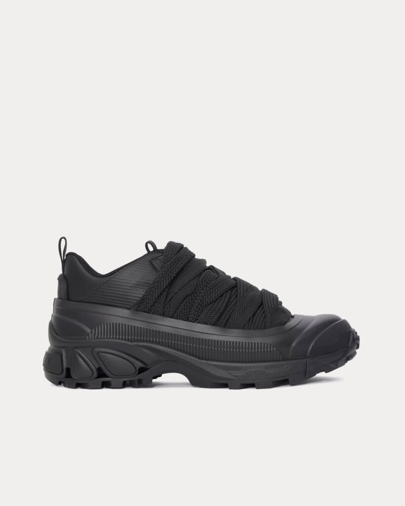 Baskets basses Burberry Arthur en cuir et nylon noires avec détails en dentelle