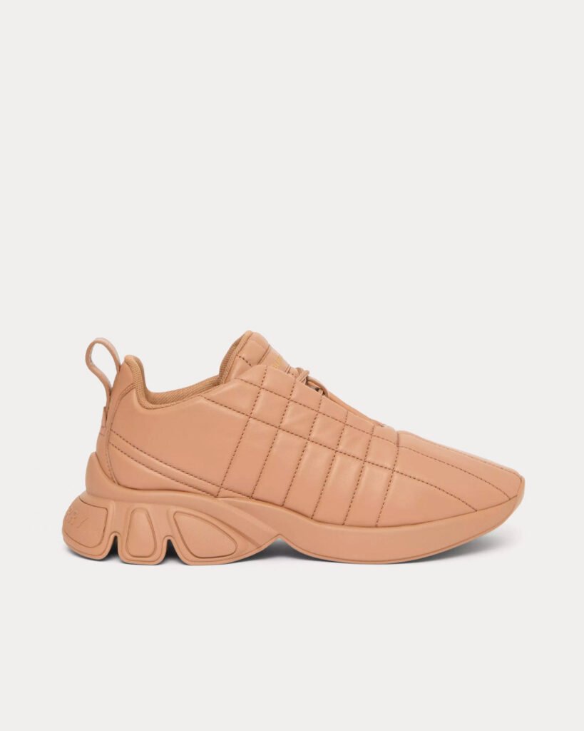 Baskets basses Burberry Classic en cuir matelassé biscuit foncé