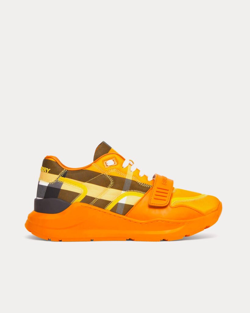 Baskets basses Burberry en nylon à carreaux jaune vif