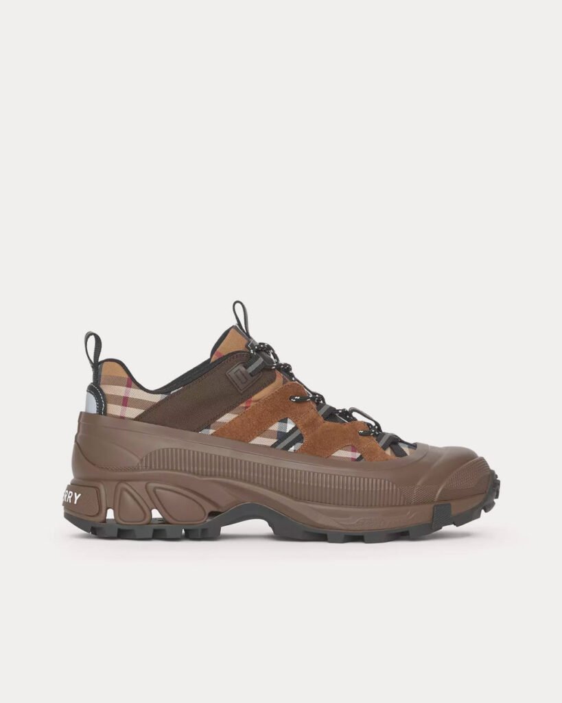 Baskets basses Burberry Arthur Check en coton, daim et cuir marron bouleau