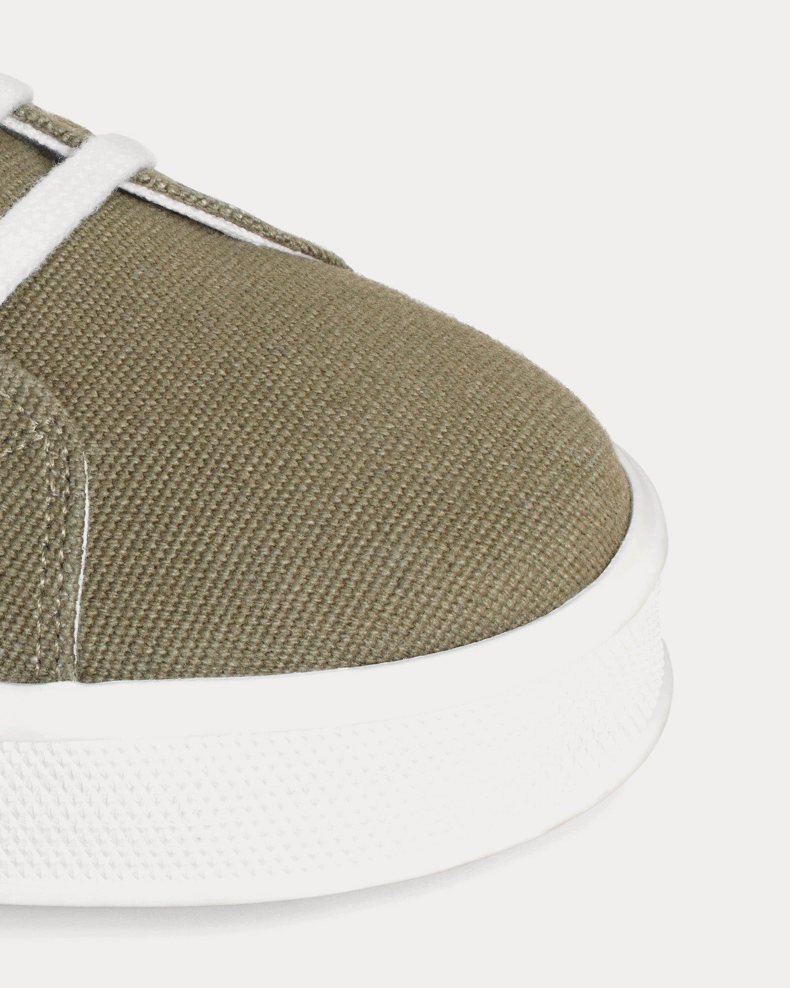 Baskets basses Celine Jane à lacets avec patch Triumph en toile et cuir de veau gris/blanc – Image 4