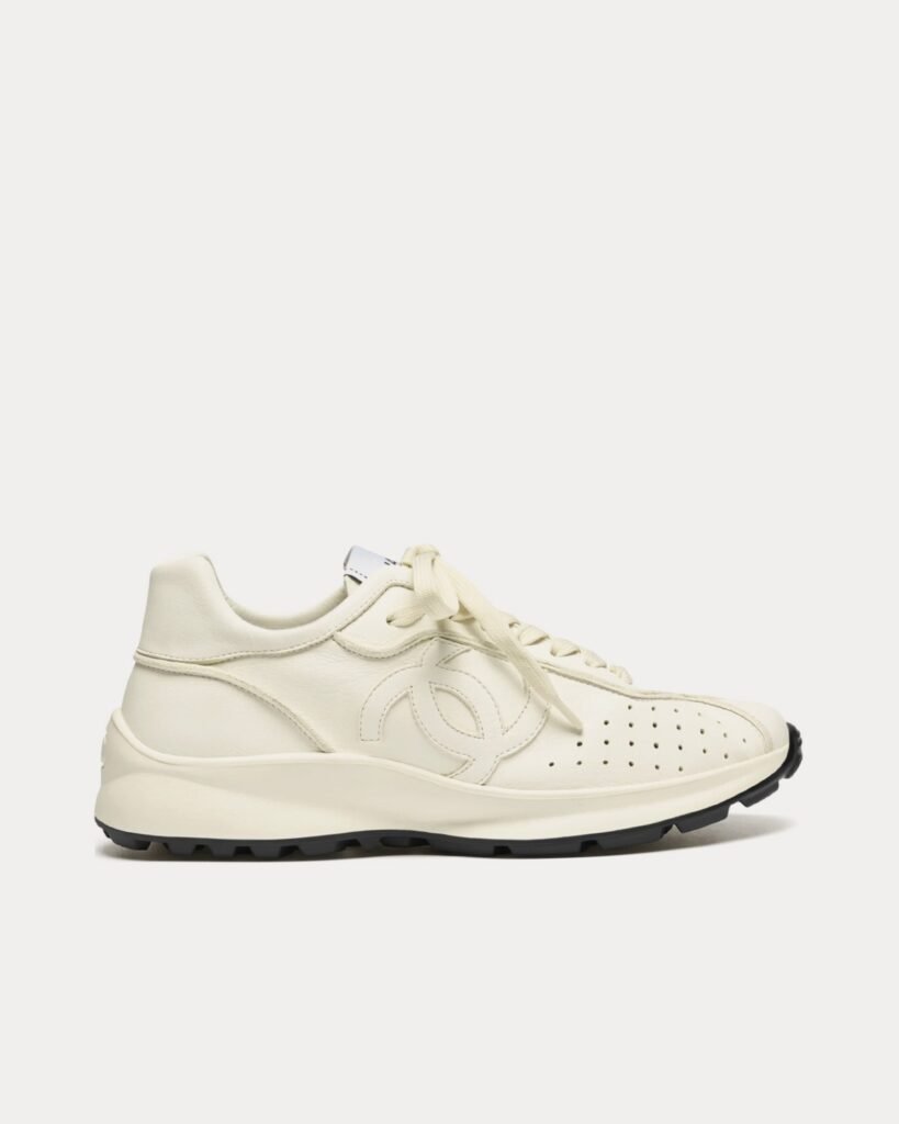 Baskets basses blanches en cuir Chanel