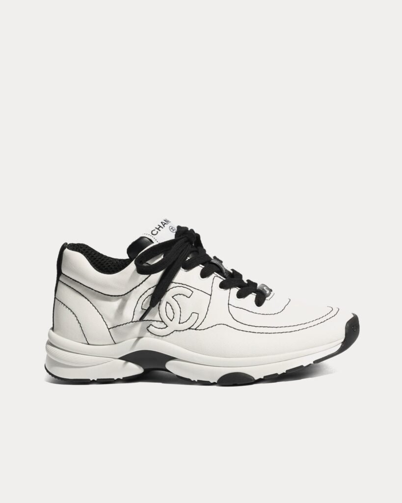 Baskets basses Chanel en coton blanc/noir