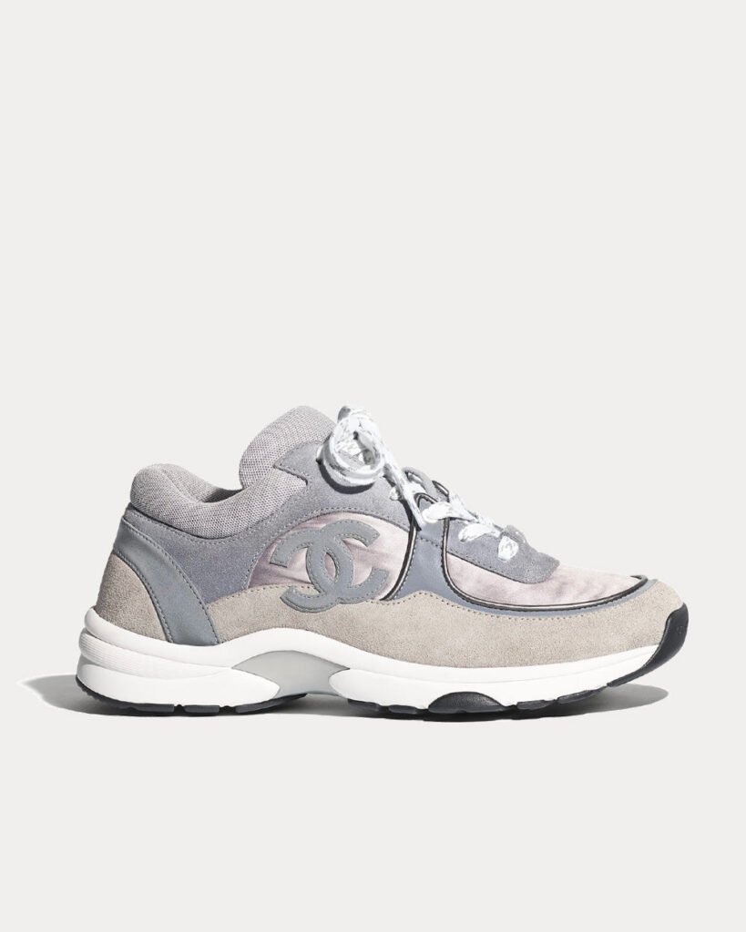 Baskets basses Chanel gris foncé