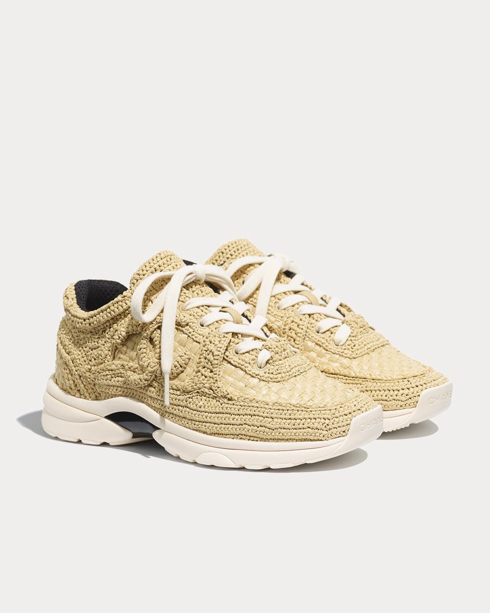 Baskets basses beiges en raphia tressé Chanel