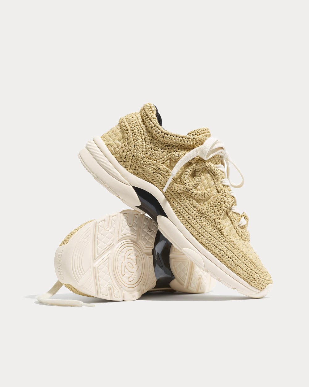 Baskets basses beiges en raphia tressé Chanel