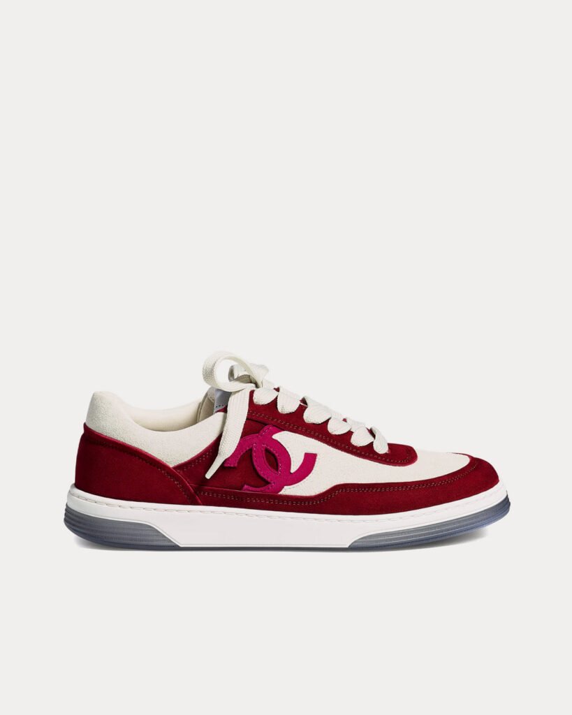 Baskets basses Chanel en daim bordeaux/blanc