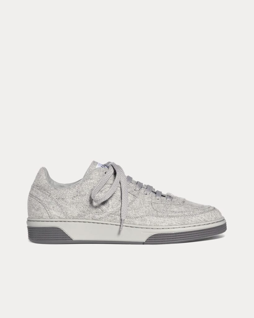 Baskets basses Chanel en laine et fibres mélangées gris clair