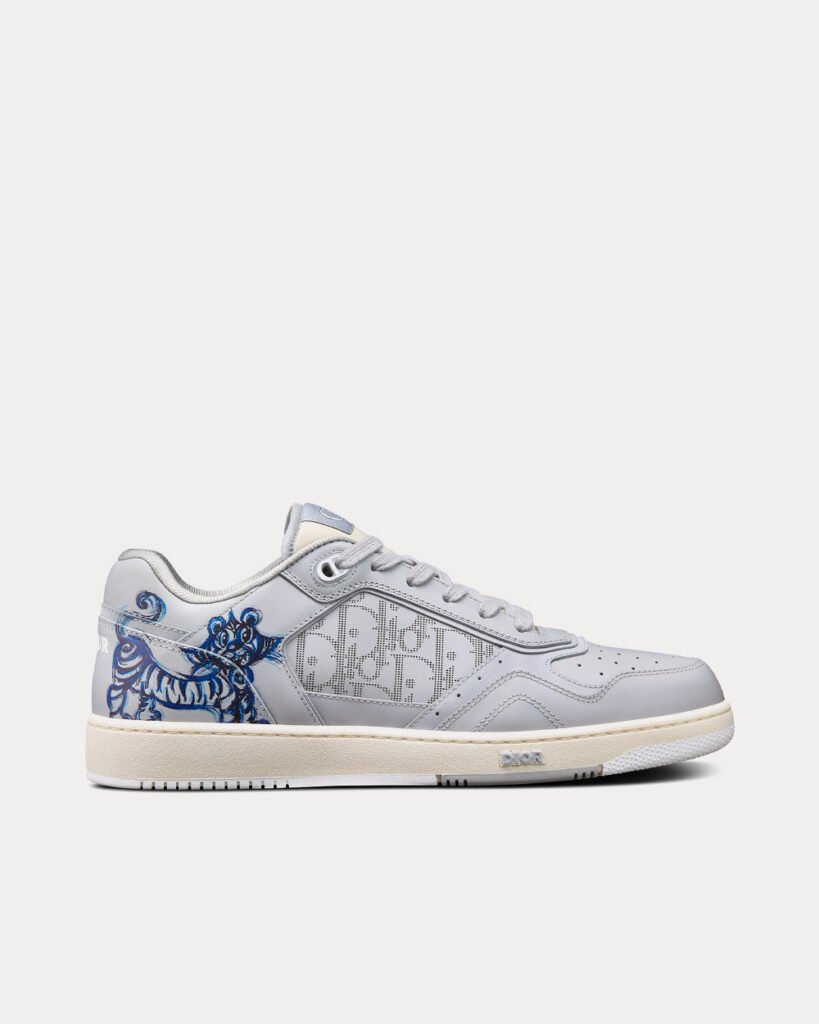 Baskets basses Dior x Kenny Scharf B27 en cuir de veau lisse avec motif Dior Oblique Galaxy gris et imprimé tigre bleu