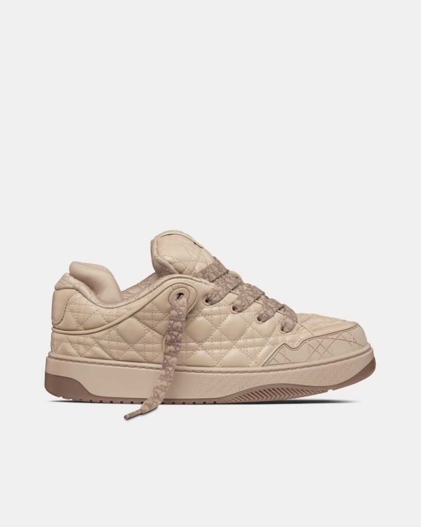Baskets basses Dior B9S Skater en cuir beige Cannage Kumo