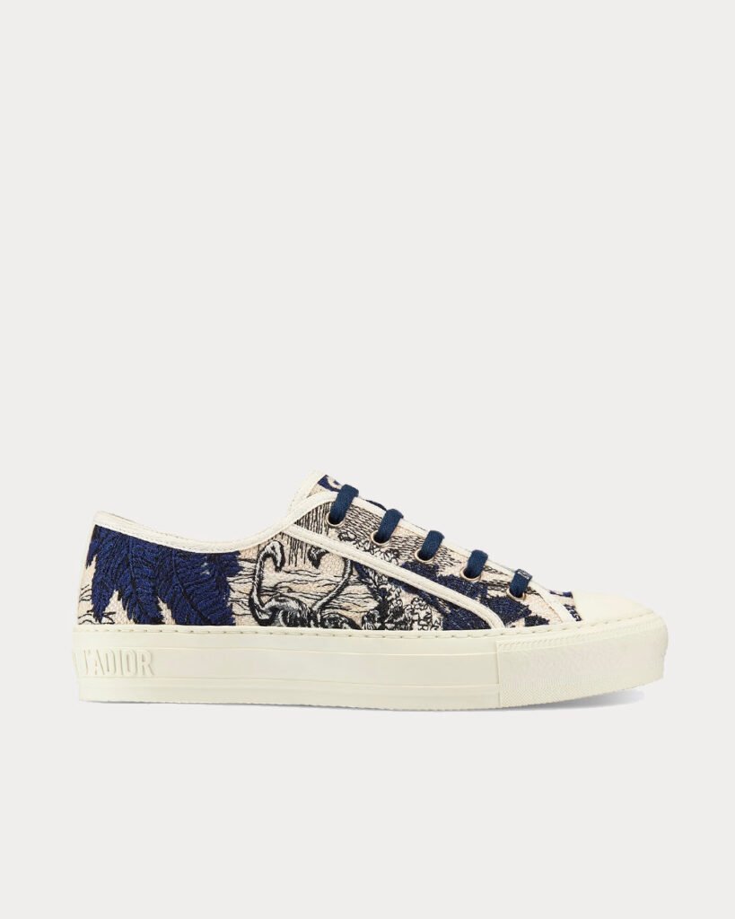 Baskets basses Dior Walk'n'Dior en coton brodé toile de Jouy bleu et blanc cassé