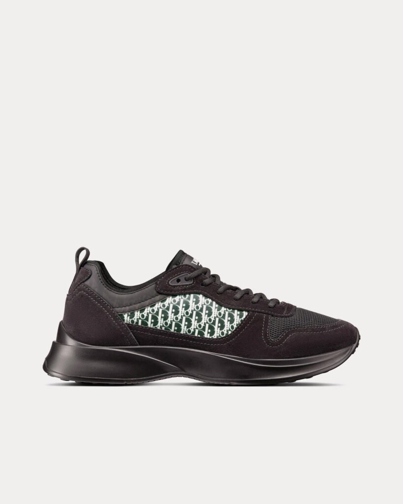 Baskets basses Dior B25 en daim noir et mesh technique avec toile Dior Oblique noire et blanche