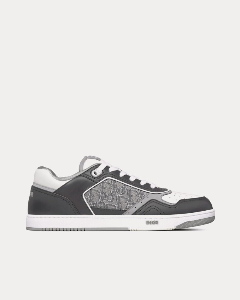 Baskets basses Dior B27 en cuir de veau lisse gris anthracite et blanc avec jacquard Dior Oblique et fil métallisé ruthénium