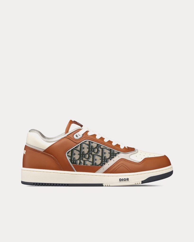 Baskets basses Dior B27 en cuir de veau lisse marron et crème avec jacquard Dior Oblique beige et noir