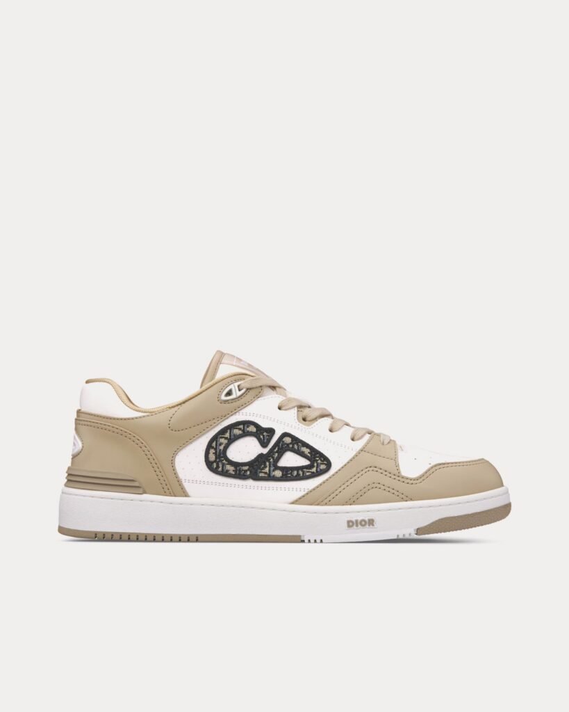 Baskets basses Dior B57 en cuir de veau lisse beige et blanc avec jacquard Dior Oblique beige et noir
