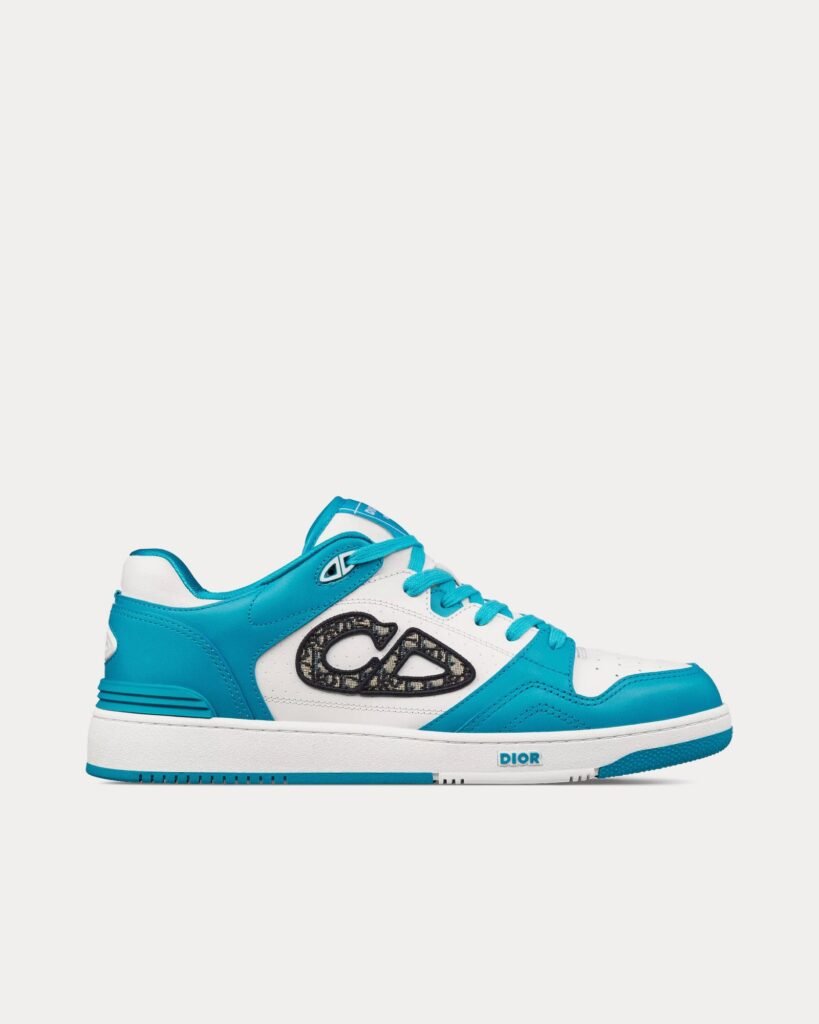 Baskets basses Dior B57 en cuir de veau lisse bleu et blanc avec jacquard Dior Oblique beige et noir